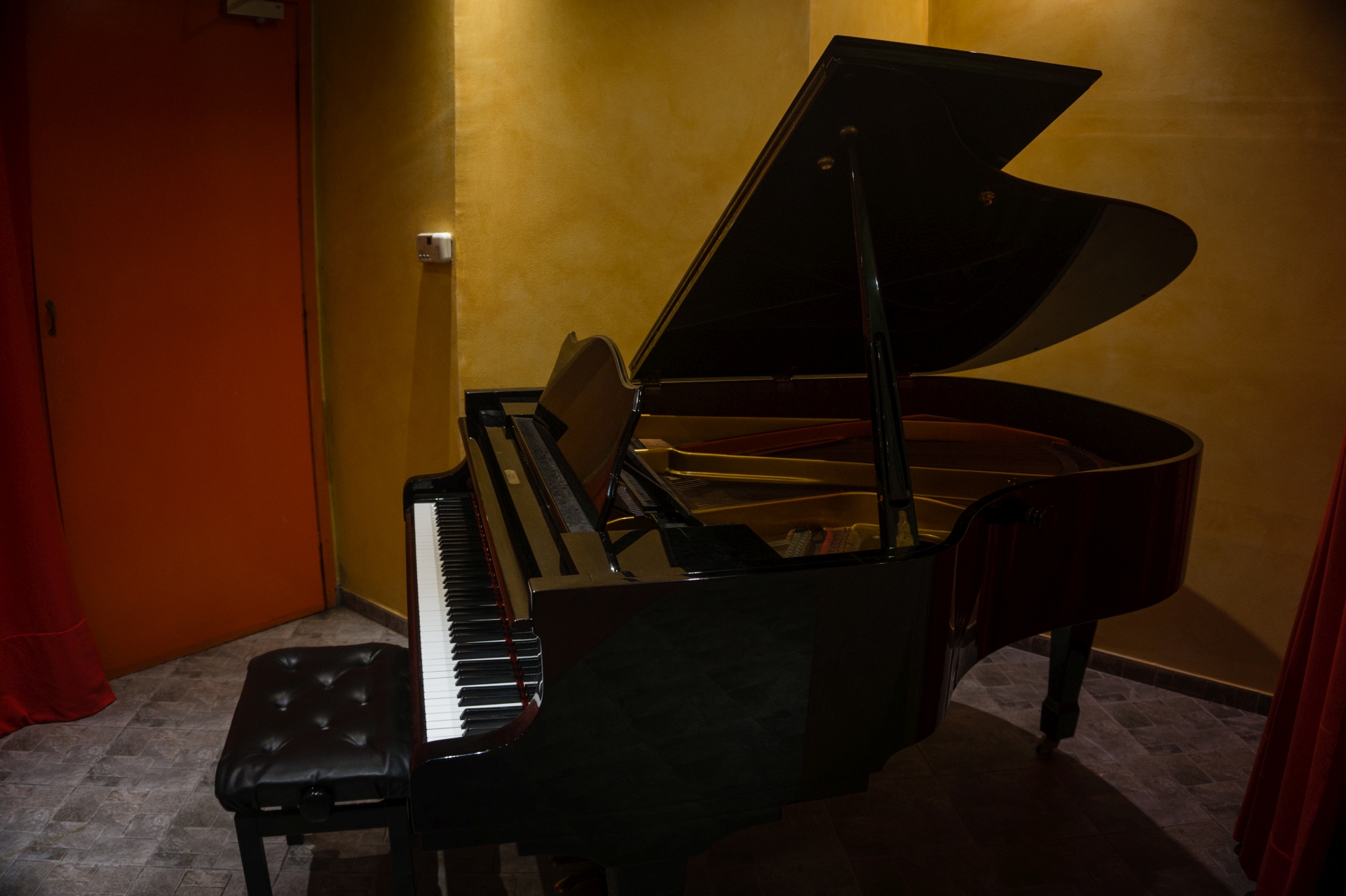 Soundhouse Instruments Gallery – SoundHouse Studios Athens